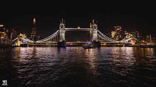 Tower Bridge widziany z Tamizy